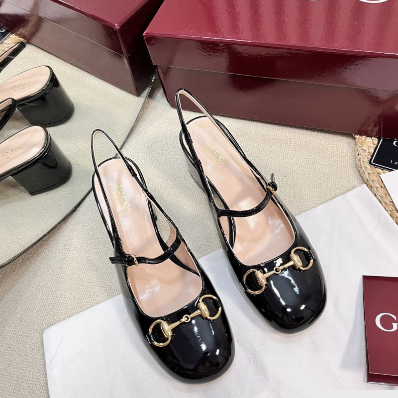 G*u*i sandals